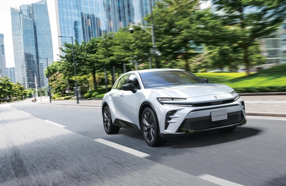 クラウンスポーツ展示車～