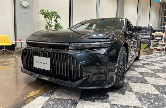 テツジン ブラックパールクラウンになります。 クラウンセダン展示中です！