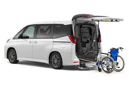 S-G（ハイブリッド・2WD・7人乗り）車いす仕様車“タイプⅠ（車いす1名仕様）・ショートスロープ”